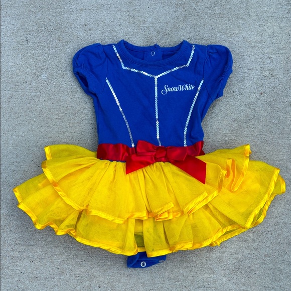 Disney Snow White Costume- Baby 12 Mo. Halloween Disney Vacation Sparkle Cosplay - Picture 1 of 17
